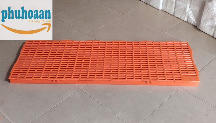 Tấm nhựa lót sàn chuồng heo (chuồng chó) 40x110