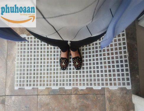 Những điều cần biết về tấm nhựa lót sàn chuồng dê