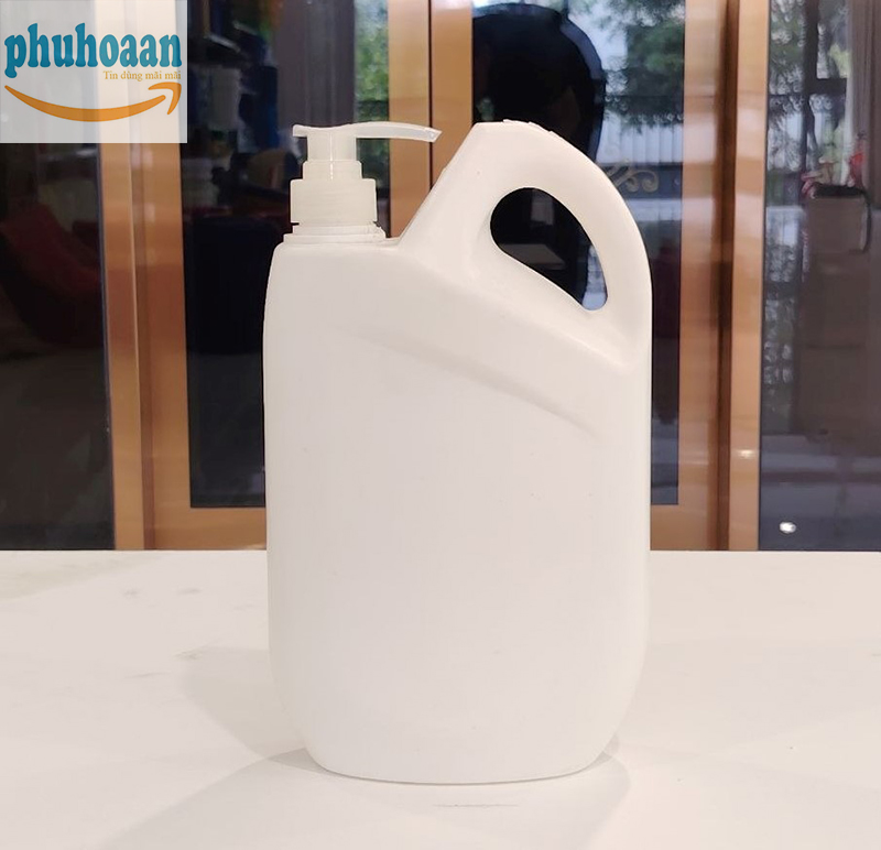 Mua can 2 lít V2 dẹt vòi nhấn giá rẻ tận xưởng